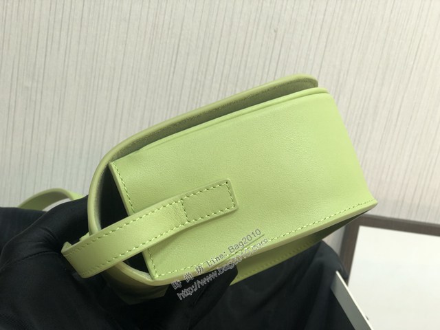 Celine專櫃2022全新CUIR TRIOMPHE系列單肩斜挎包 賽琳新版馬鞍包 sldj2425